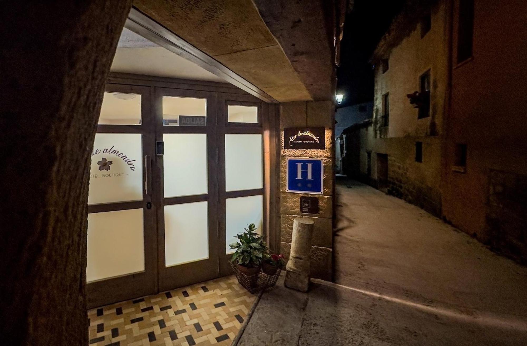 Hotel Rural Flor De Almendro Loarre Bagian luar foto